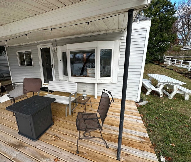 Building Photo - 8685 Je-NE-Be Dr NE