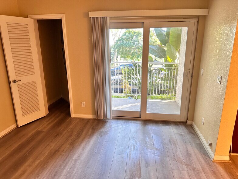 Building Photo - 5252 Orange Ave, #103
