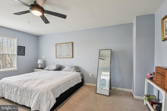 Building Photo - 1306 Hawk Hollow Dr