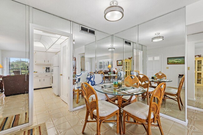 Building Photo - 755 Saturn St