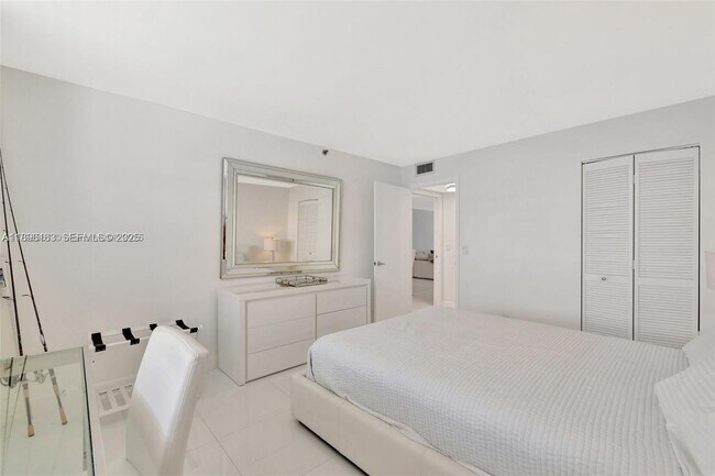 Building Photo - 9650 S Ocean Dr