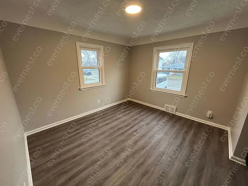 Building Photo - 84 W Shevlin Ave