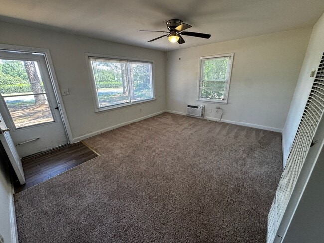 Building Photo - Perfectly sized 2 bedroom 1 bath