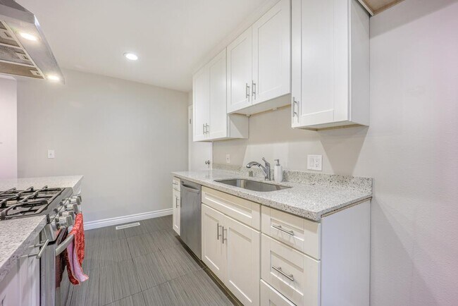 Building Photo - 4719 Snead Dr