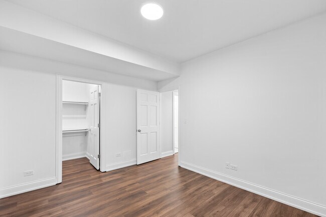 Building Photo - 2701 W Augusta Blvd
