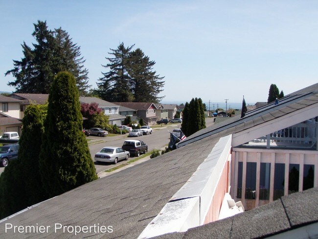 Building Photo - 243-243 Cypress St