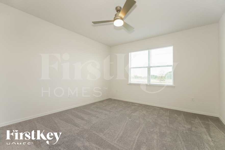 Building Photo - 1606 Isleta Lp