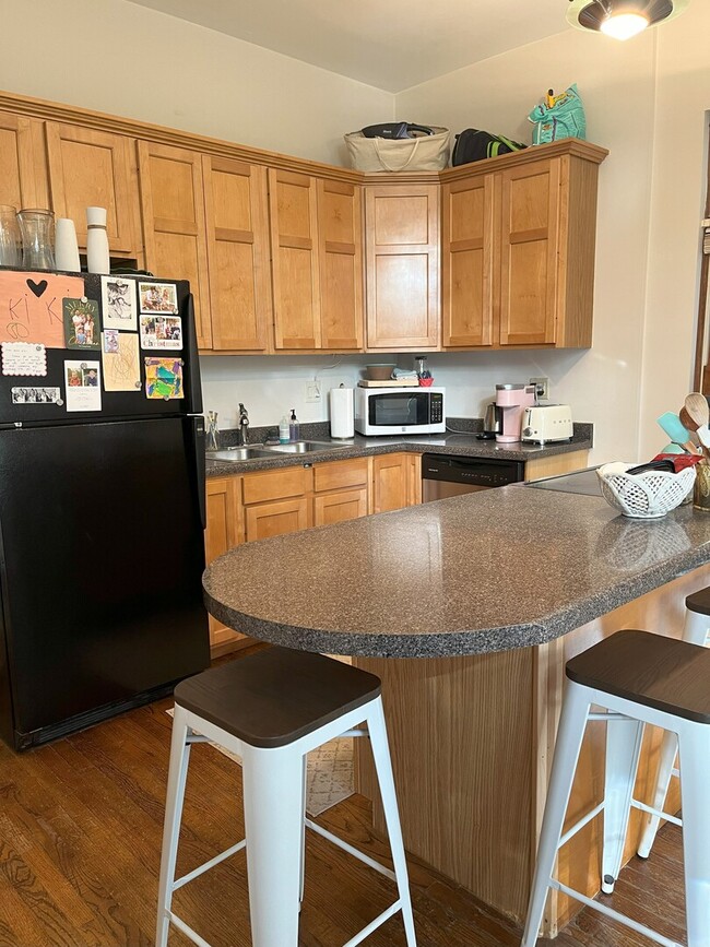 Building Photo - 2035 W Evergreen Ave