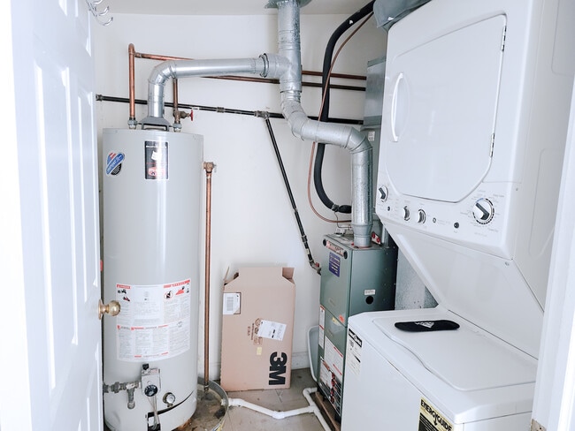 Building Photo - 1634 W Huron St