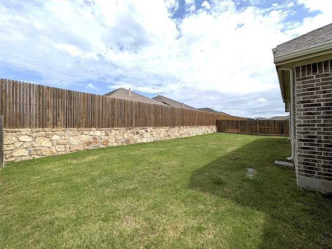 Building Photo - 14601 Little Water Dr