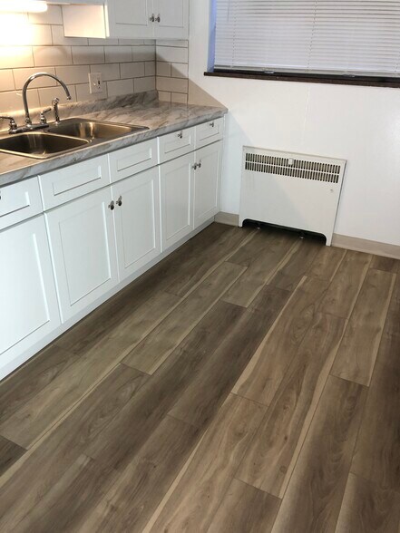 Building Photo - 735 Lincolnway E