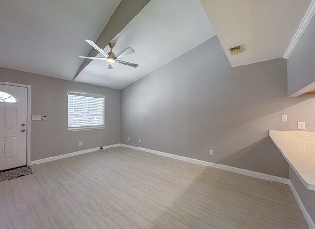 Building Photo - 2465 Talco Hills Dr