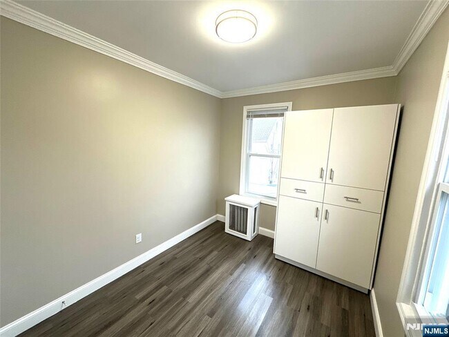 Building Photo - 140 Jewell St