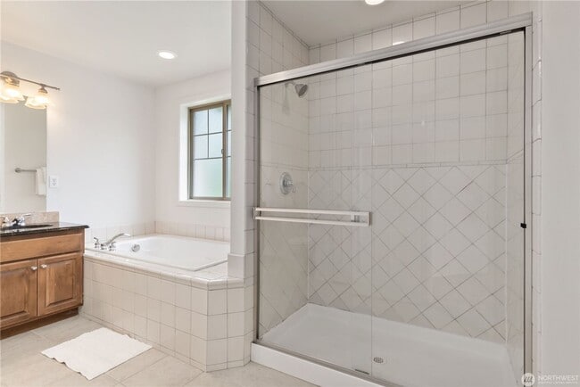 Building Photo - Trails at Tiburon Townhome