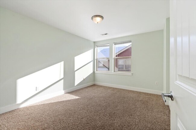 Building Photo - 9947 W Rosecroft Ct