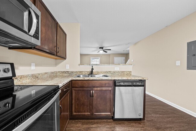Building Photo - 148 Center Pointe Dr