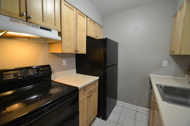 Building Photo - 4417 Carefree Cir N
