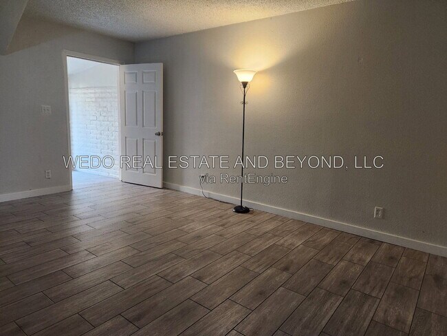 Building Photo - 5112 N 28th Dr