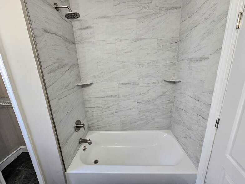 Building Photo - 740 Church Ln