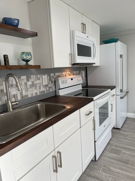 Building Photo - 5 Parkdale Dr