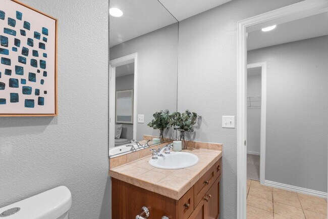 Building Photo - $3,350.00 - 2 Bedroom, 2.5 Bathroom Condo ...