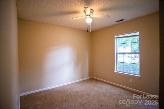Building Photo - 322 Cottonwood Park Dr
