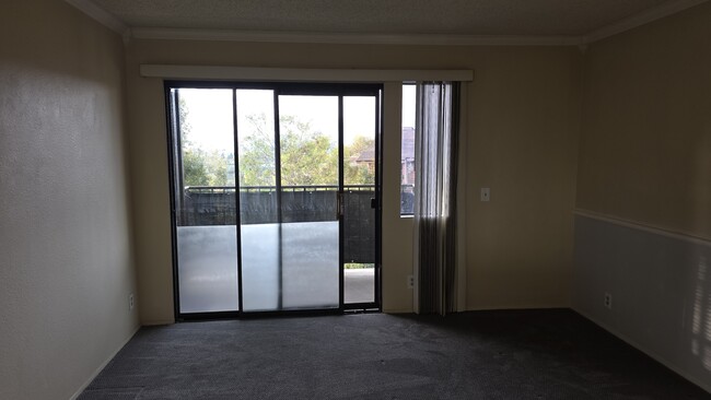 Building Photo - 5990 Dandridge Ln