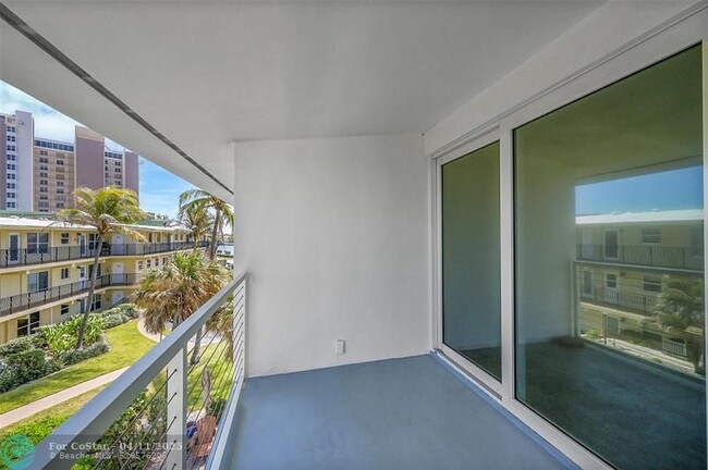 Building Photo - 1041 Hillsboro Mile