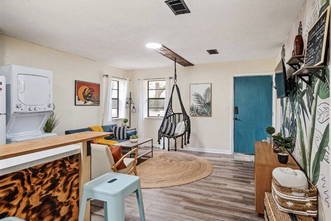 Building Photo - 2001 N 61st Ave