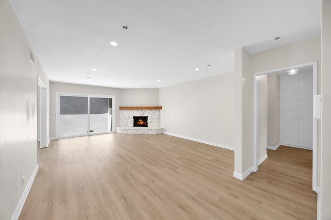 Building Photo - 3 Bedroom and 2 Bathroom – Close to CSULB ...