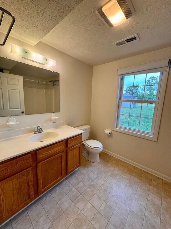 Building Photo - House for Rent in Bridgewater