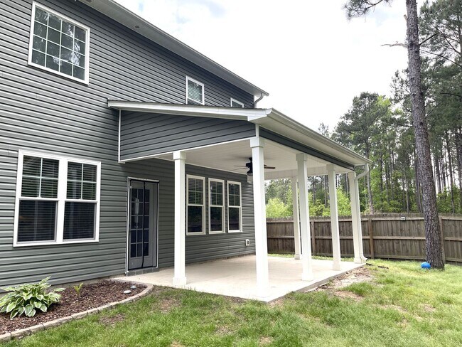 Building Photo - 211 Seneca Ct