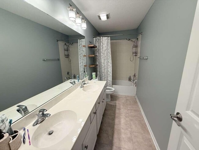 Building Photo - 7798 Wayside Ave