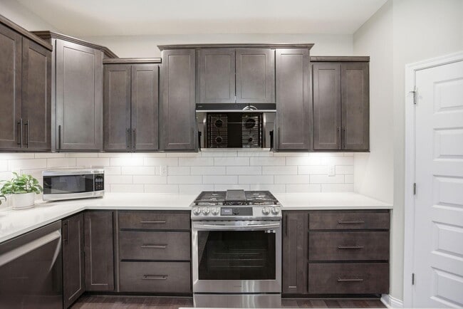 Building Photo - 254 Harness Way