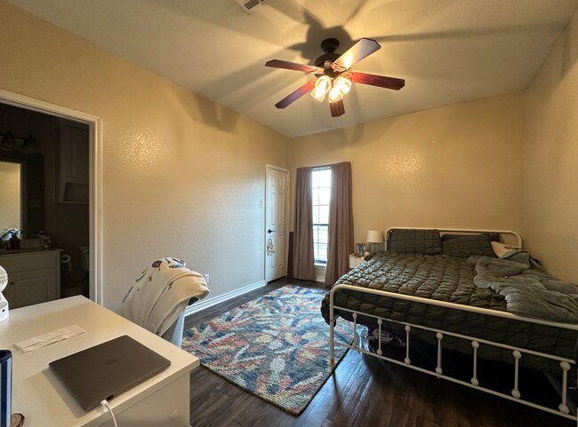 Building Photo - 221 Gurley Ln