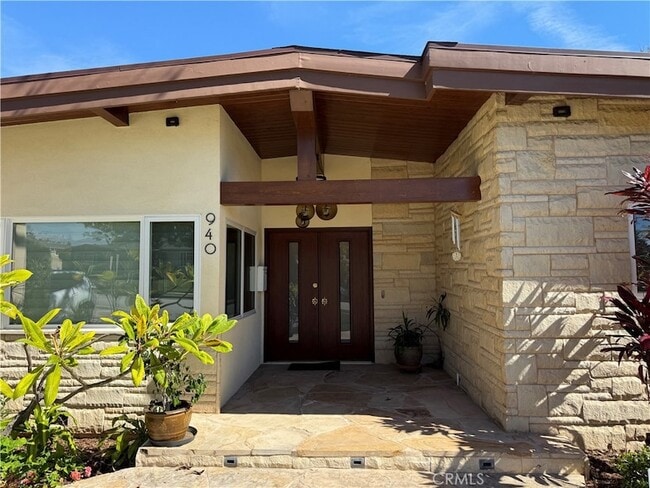 Building Photo - 940 Crestview Dr