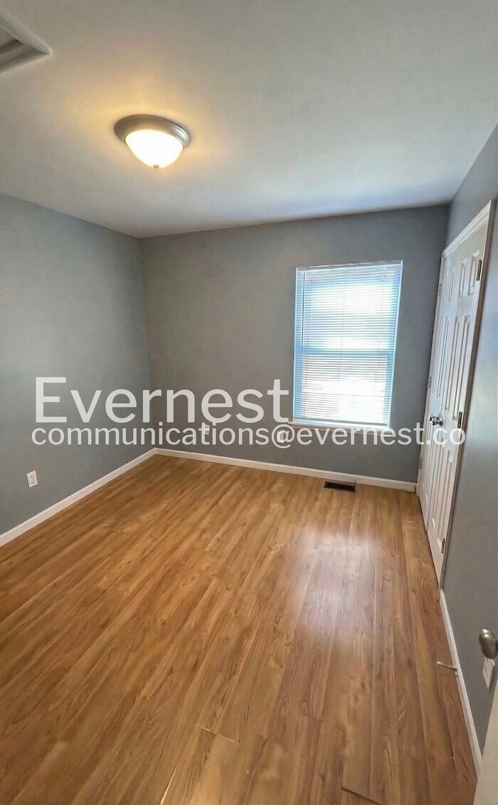 Building Photo - 2167 Edmund Ave