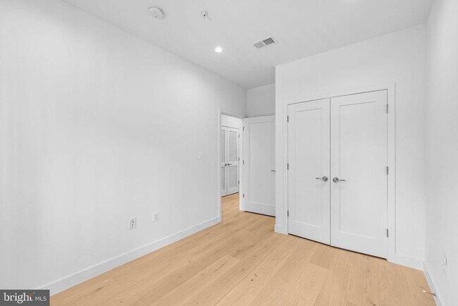 Building Photo - 2530 Elvans Rd SE