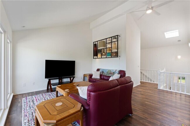 Building Photo - 14813 Dutchmans Dr