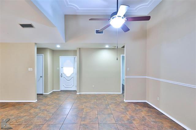 Building Photo - 4025 Inverrary Dr
