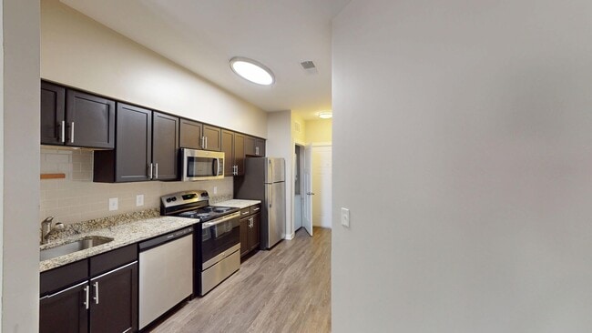 Building Photo - Studio Apartment in Melrose Heights- Close...