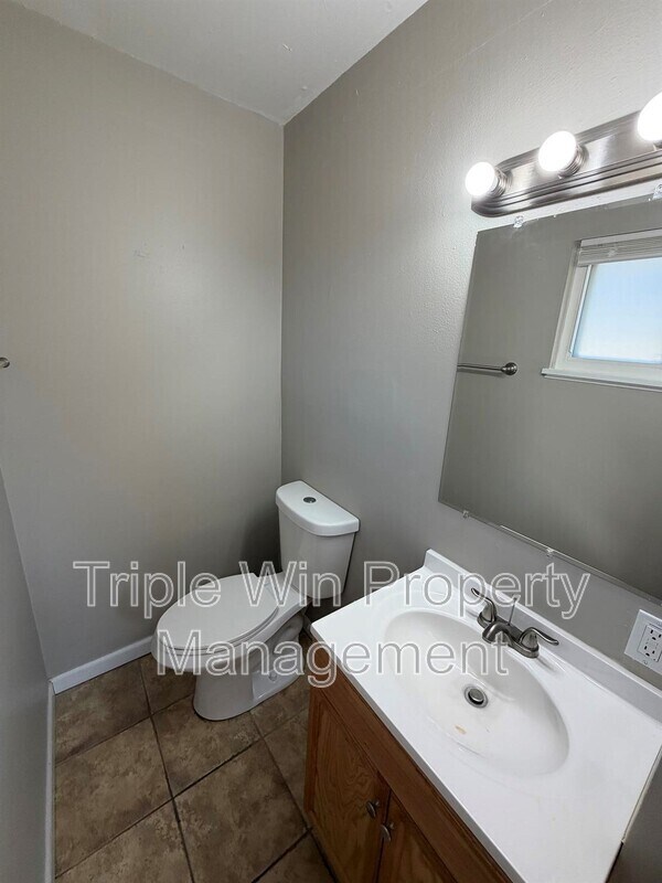 Building Photo - 10191 Mayfair Dr