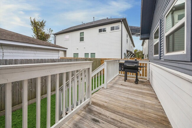 Building Photo - 4605 Fisk St