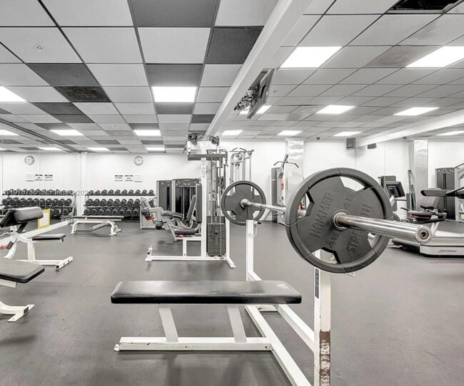 Building Photo - 555 NE 15th St