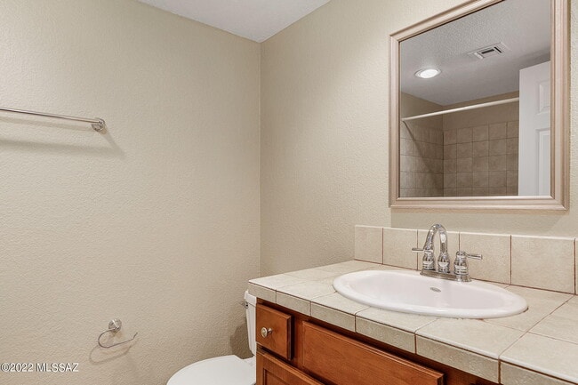 Building Photo - 5051 N Sabino Canyon Rd