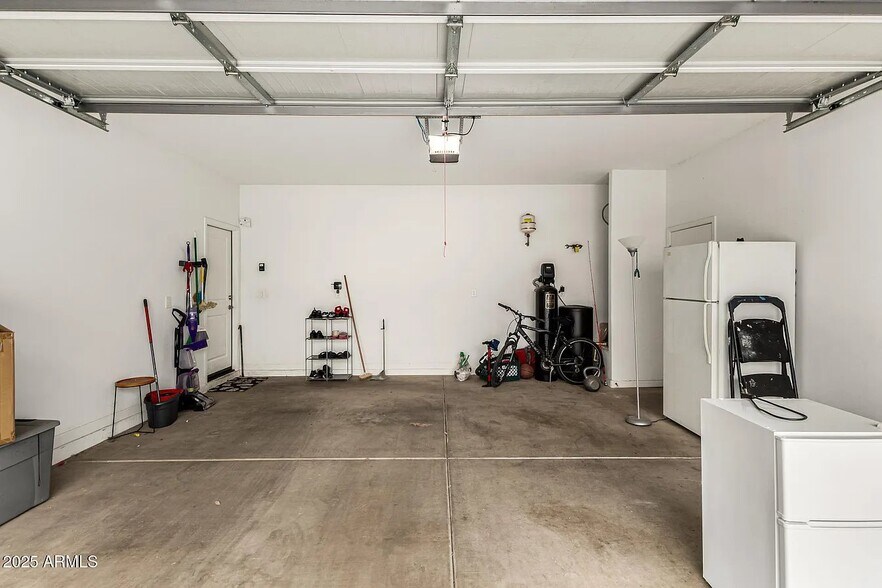 Building Photo - 1020 S 151st Ave