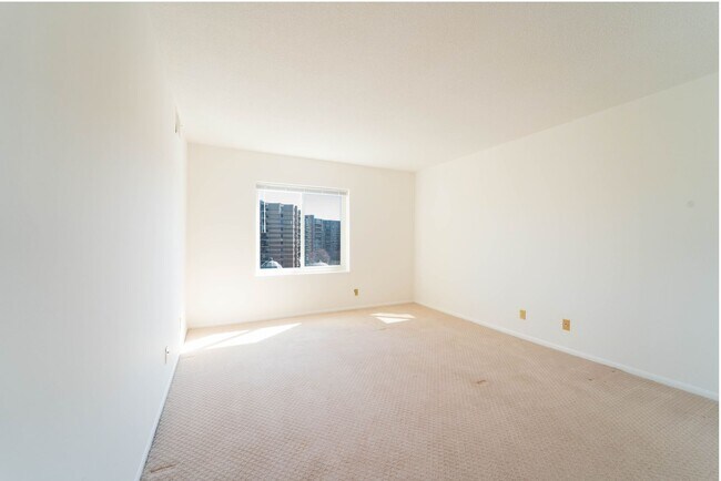 Building Photo - 8370 Greensboro Dr