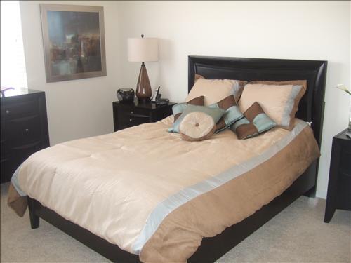 Building Photo - 2BR/2.5BA High-End Townhome with Attached ...