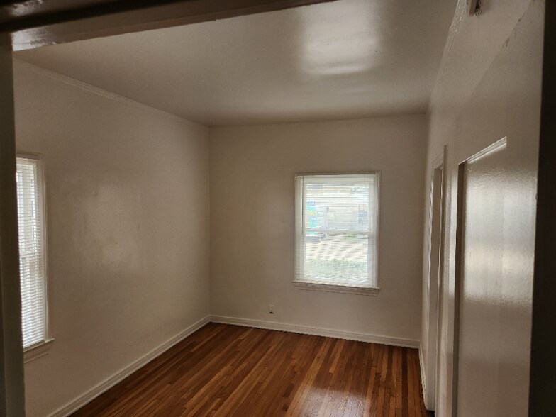 Building Photo - 2025 Cheremoya Ave