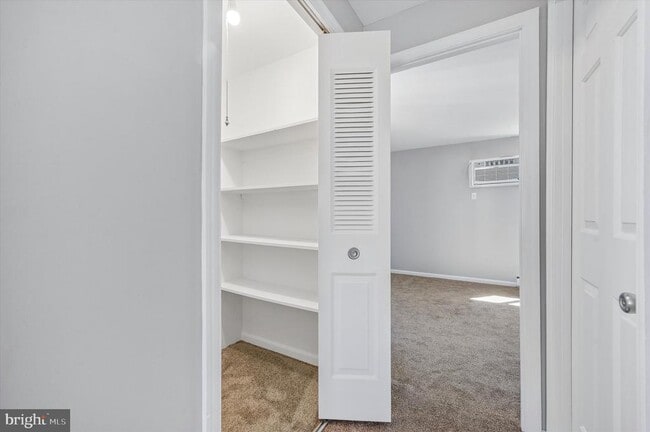 Building Photo - 644 Maryland Ave